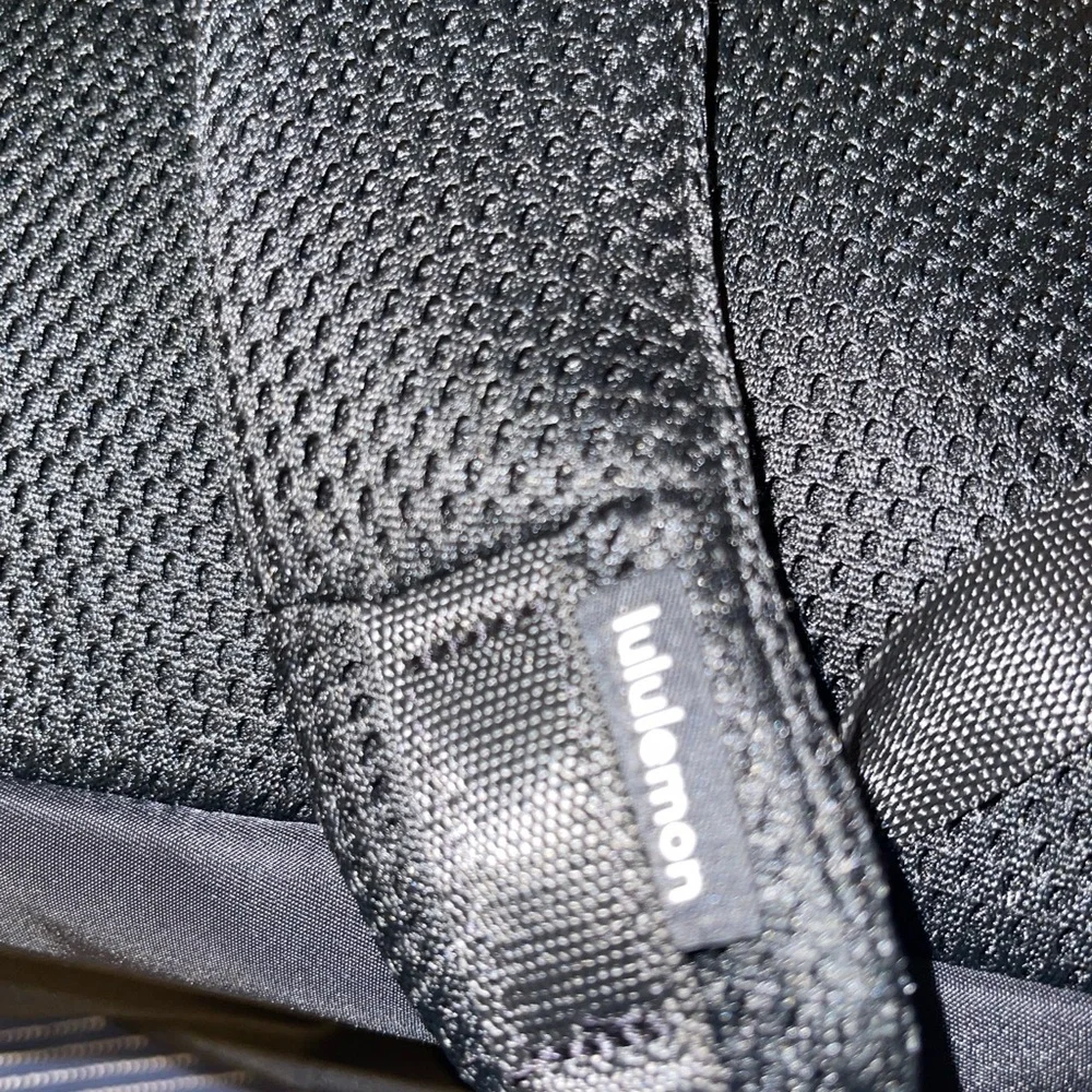 Lululemon Everywhere Backpack 22L Mesh Black NWT